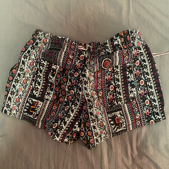 Patterned Shorts - Picture 2 of 2